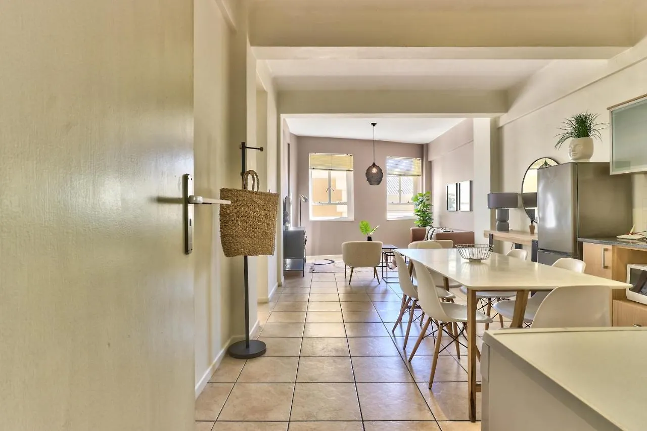 The Piazza 1 Bedroom Spacious Apartment With Study Cape Town