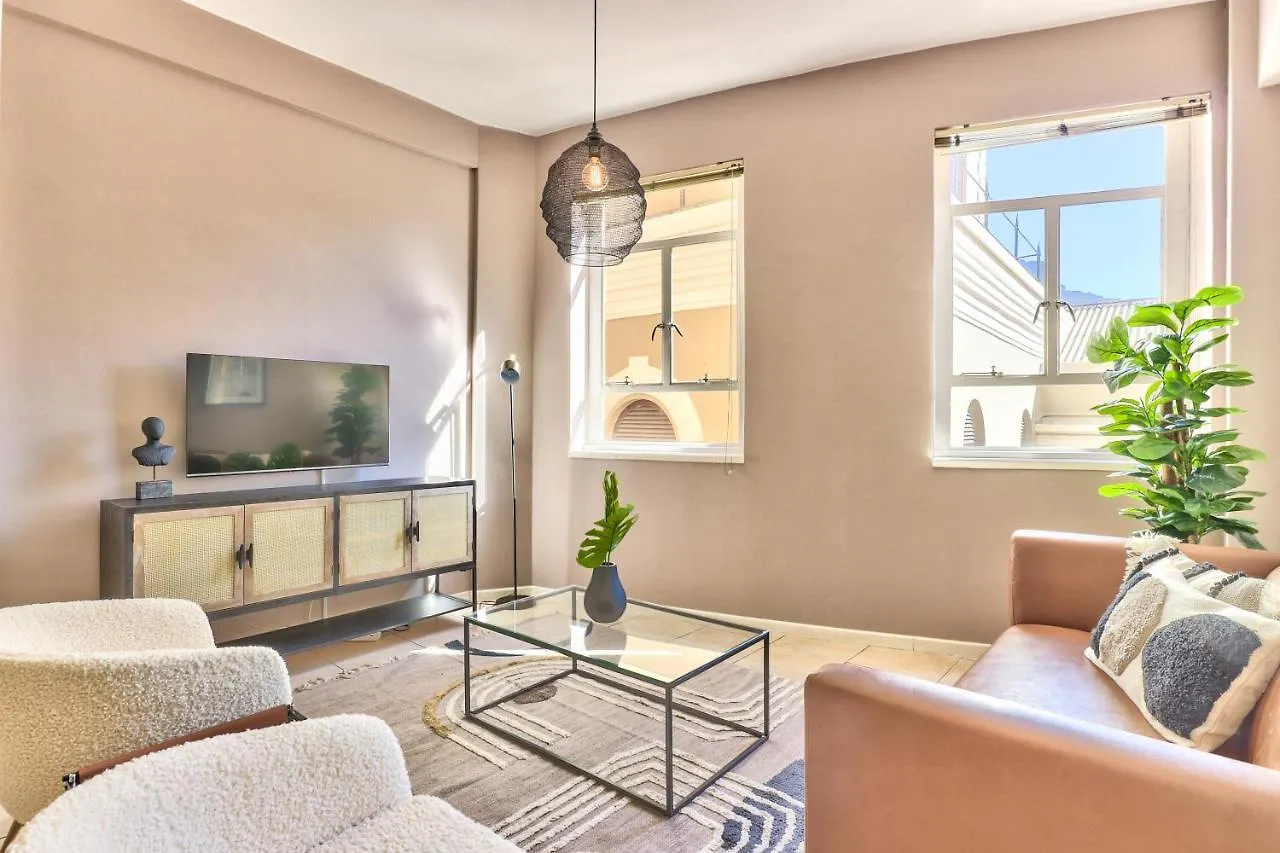 The Piazza 1 Bedroom Spacious Apartment With Study Città del Capo