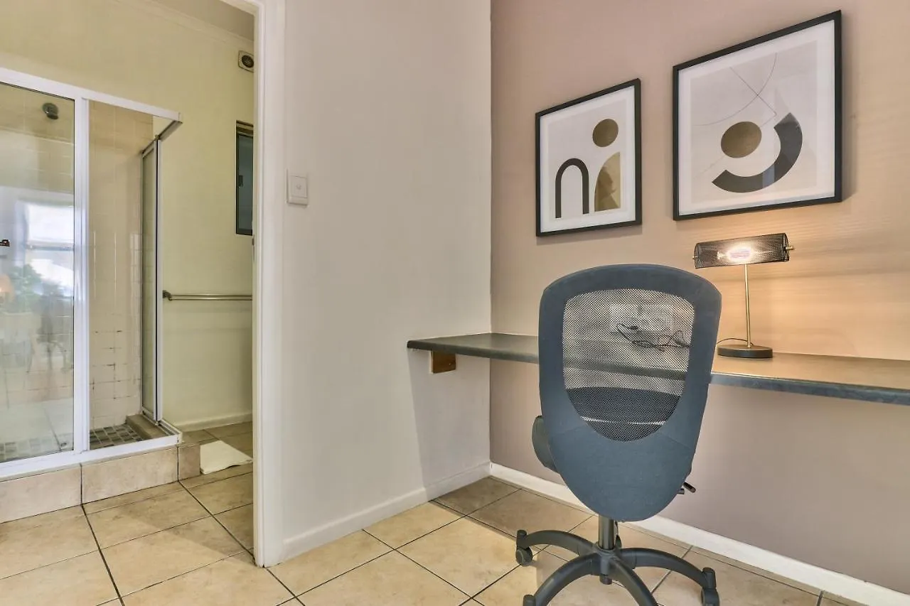 The Piazza 1 Bedroom Spacious Apartment With Study Città del Capo 0*,