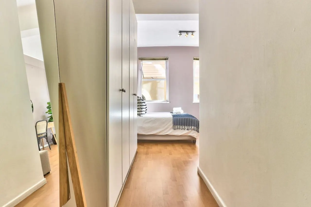 The Piazza 1 Bedroom Spacious Apartment With Study Città del Capo 0*,  Sudafrica