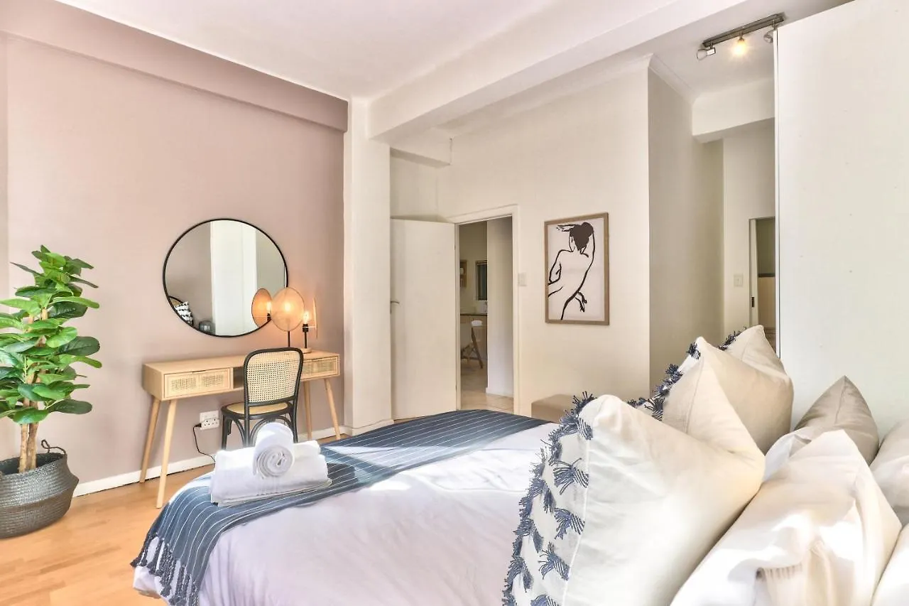 The Piazza 1 Bedroom Spacious Apartment With Study Città del Capo
